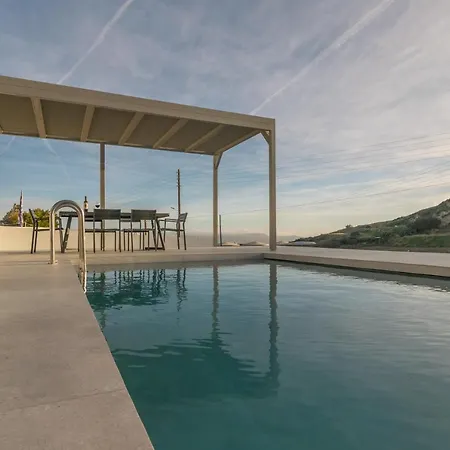 Thiopetra Villa *