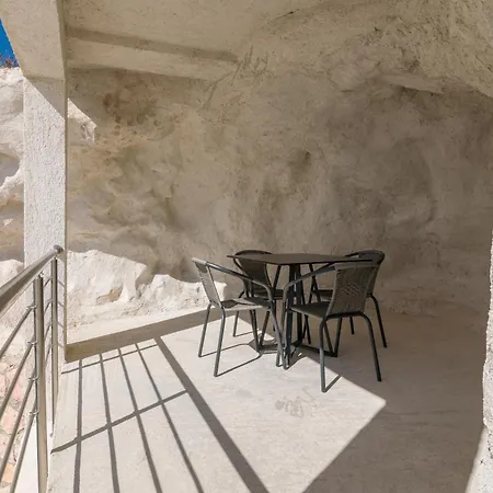 Thiopetra Villa Triovasálos